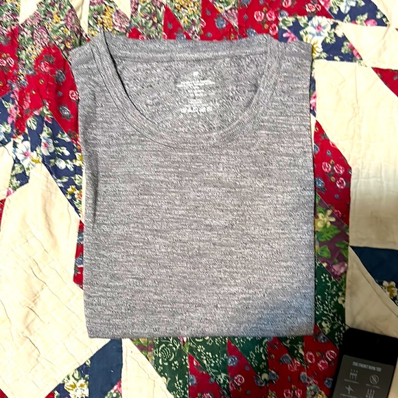 Fabletics Front Row Tee - Picture 2 of 5